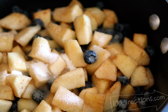 add sugar to the apple blueberry mix