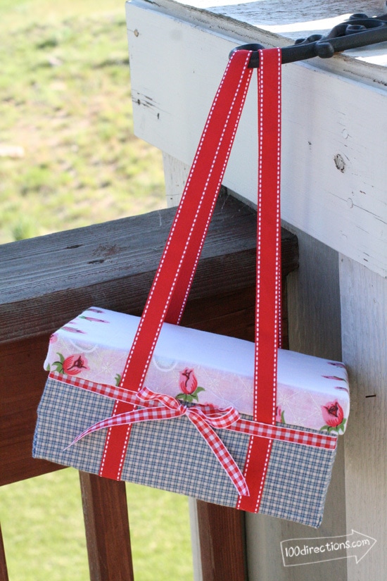 Make your own picnic basket from a shoebox with ribbon handles