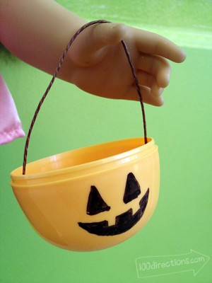 Jack-o-lantern treat bucket for dolls