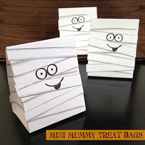 Finished mini mummy treat bags for Halloween by Jen Goode