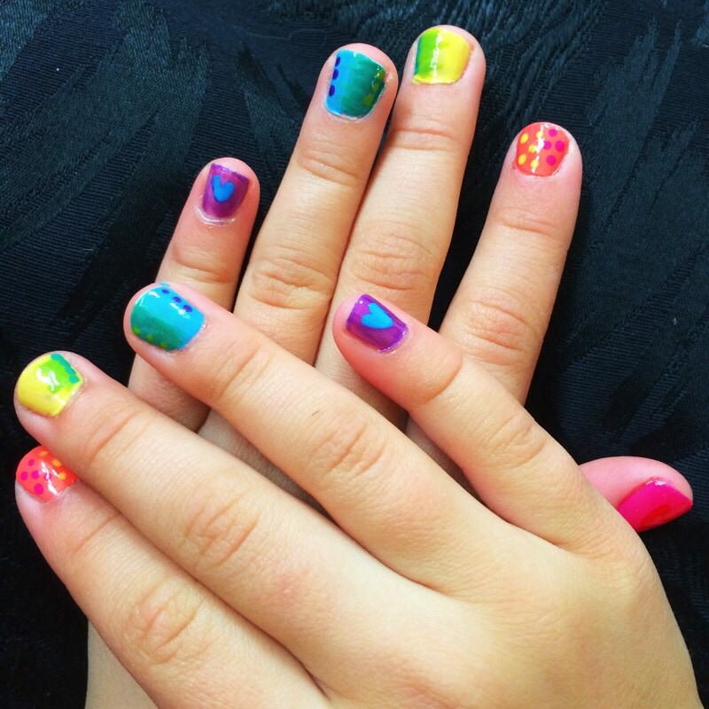 Rainbow fingernails - nail art