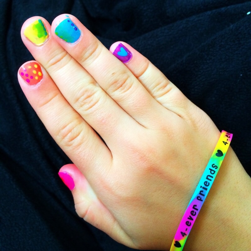 Rainbow Fingernail nail art DIY