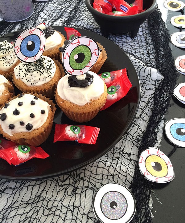 Eyeball printable art for Halloween by Jen Goode