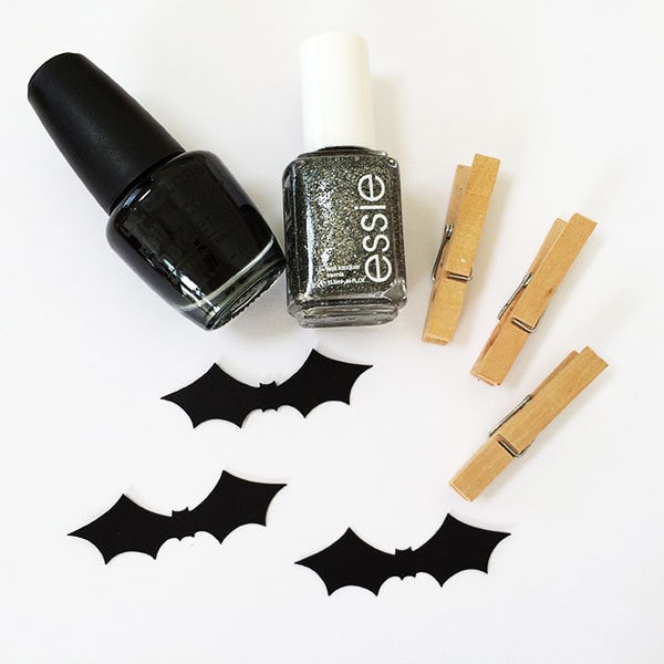 Make bat decor clips with clothes pins