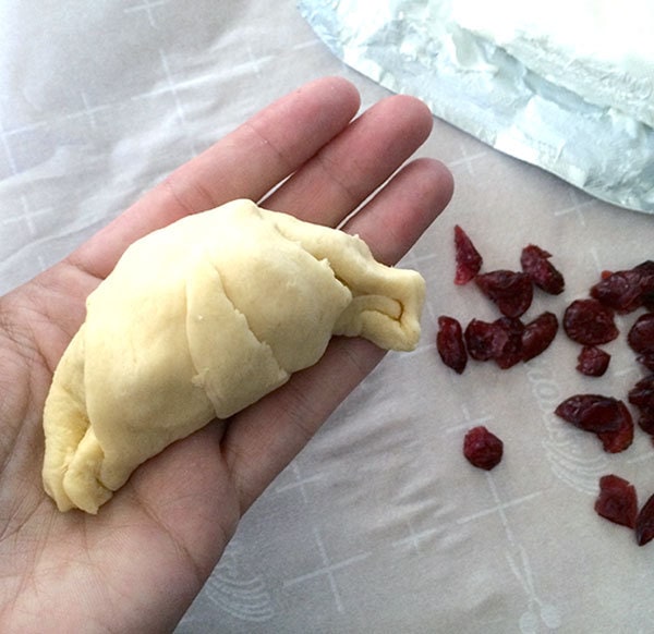Filled and rolled crescent roll