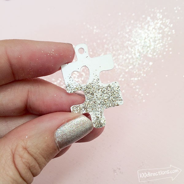 Small puzzle piece to make a necklace