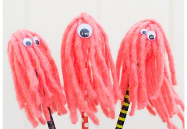 Quick Halloween Craft - Yarn monster pencils