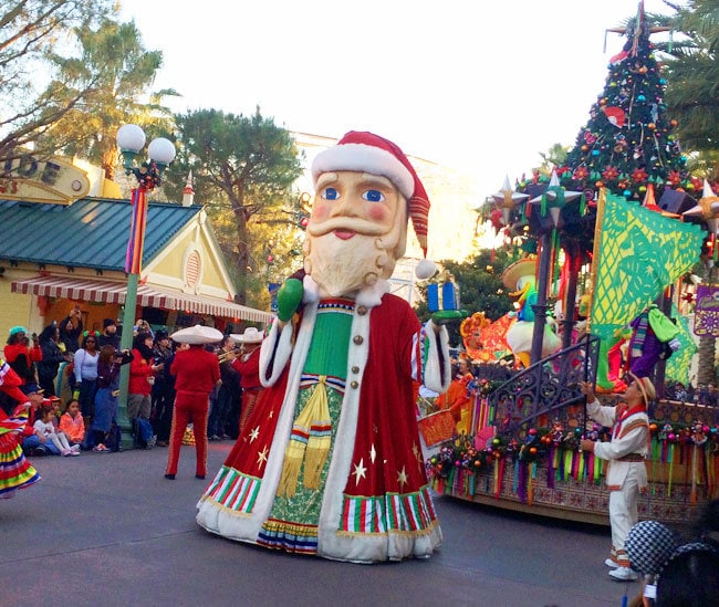 Viva Navidad parade Santa - Disney at Christmas