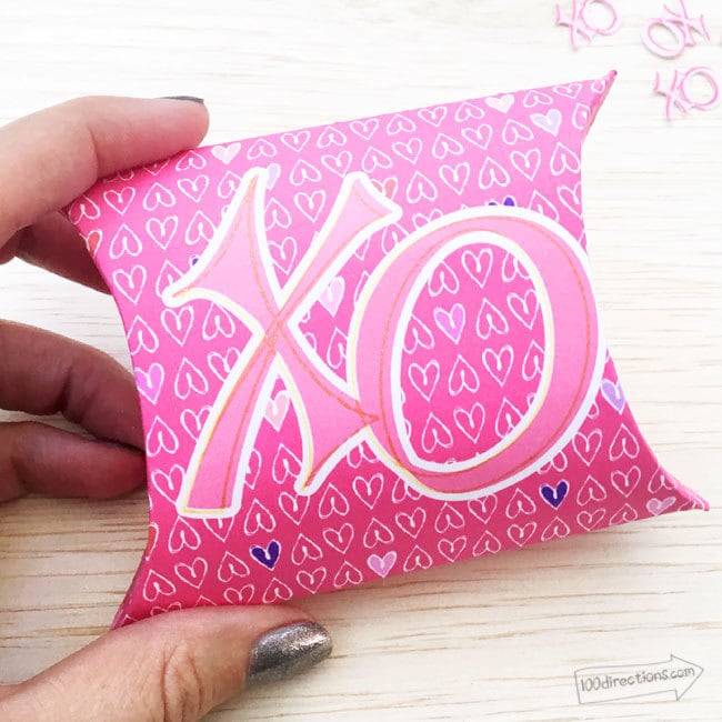 DIY Hugs and Kisses Pillow box