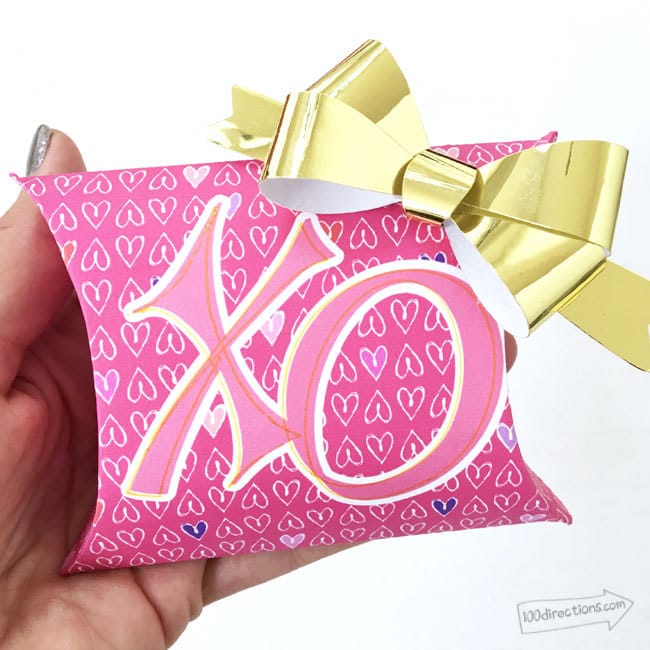 Cute little pillow box made with Cricut - designed by Jen Goode