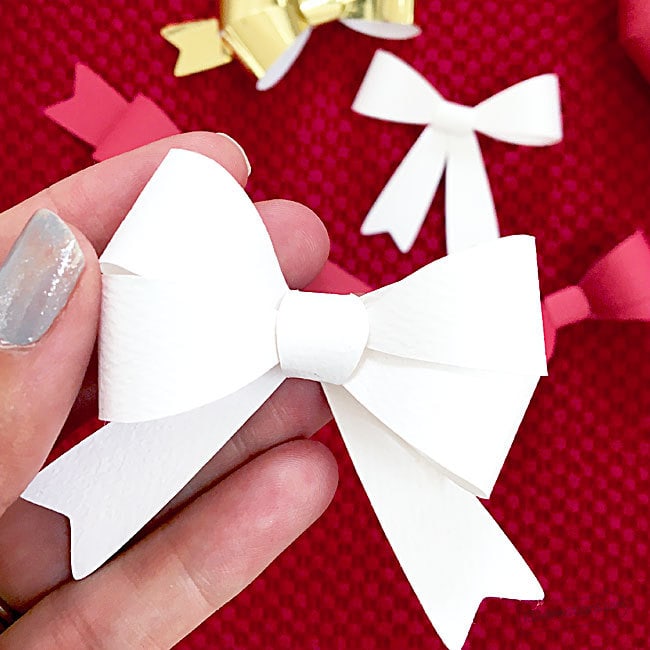 Paper bows you can make yourself from your favorite papers