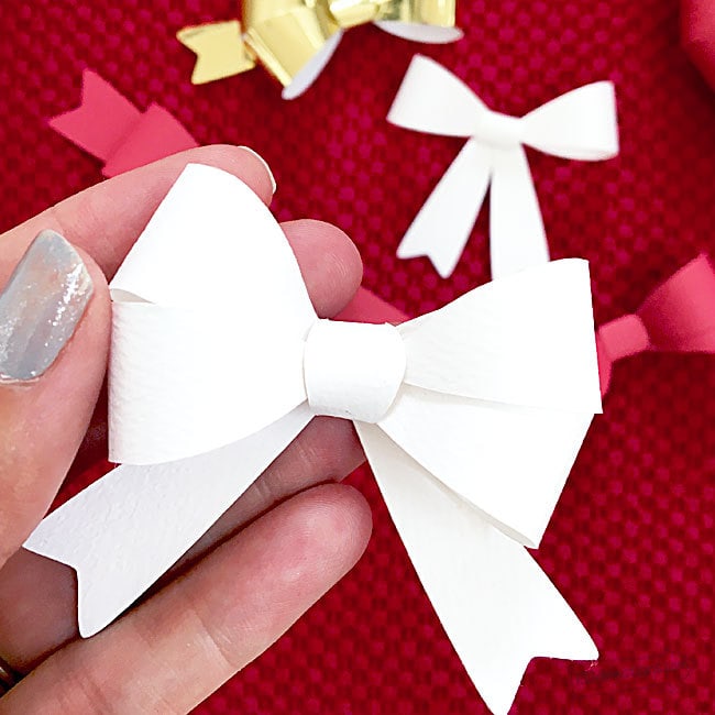 How To Make a Personalized Bow Holder With Cricut - Cricut Gift