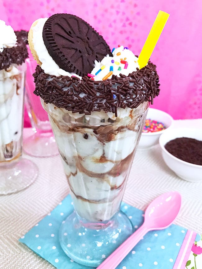 Make yummy milkshakes with Blue Bunny