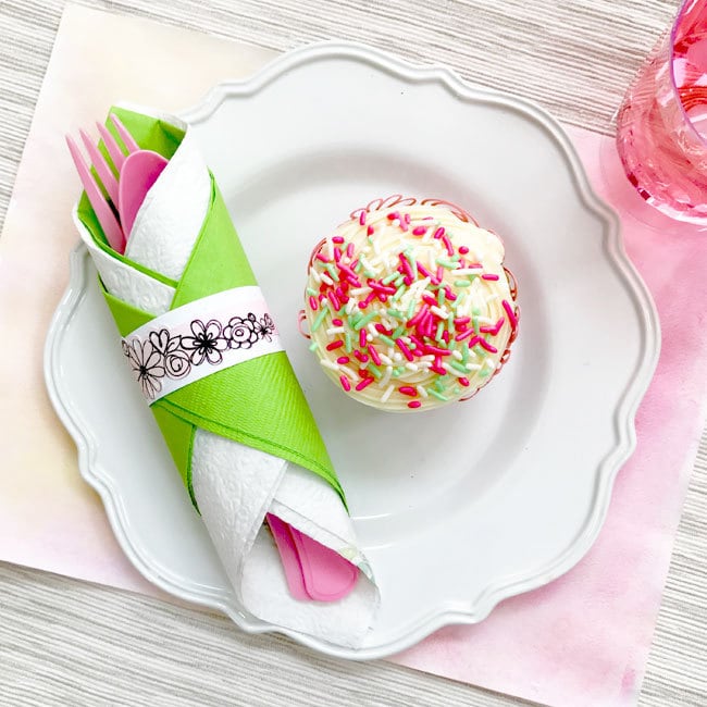 Pretty up any place setting with this easy to make napkin ring