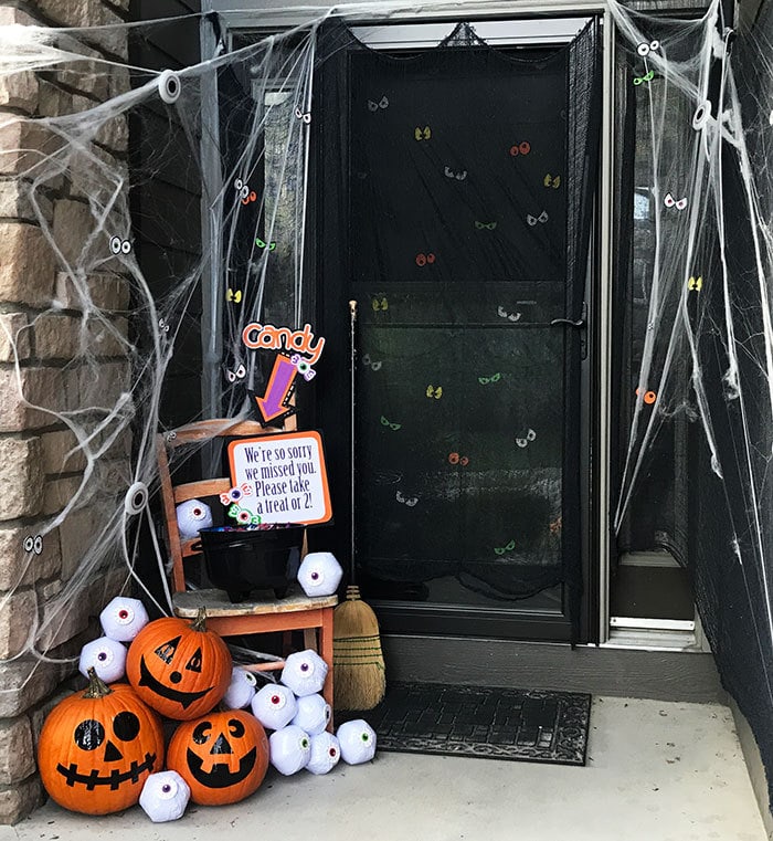 Make fun Halloween eyeball front porch decor