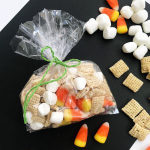 Super simple Halloween snack mix