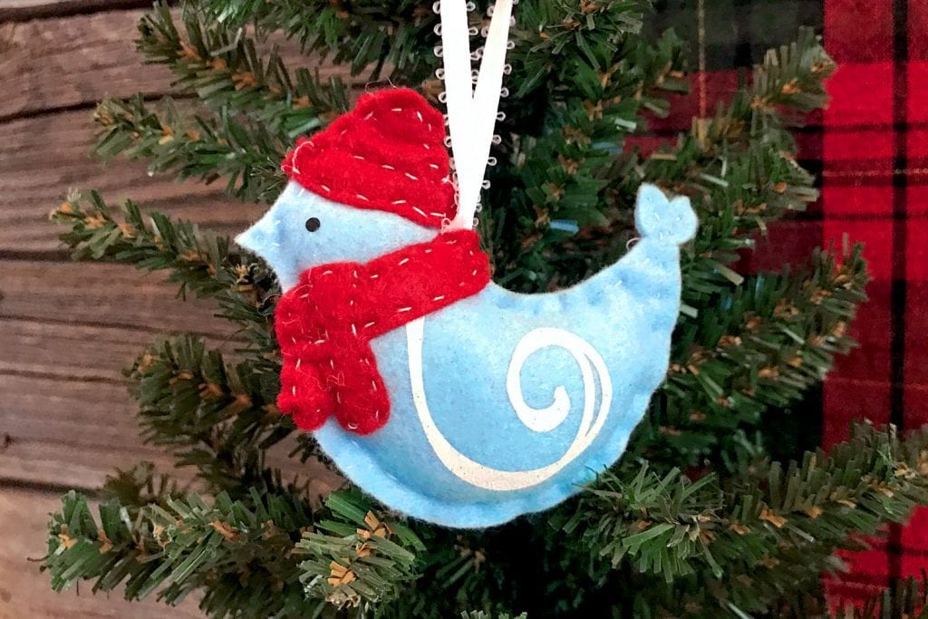 Make a felt birdie ornament with your Cricut