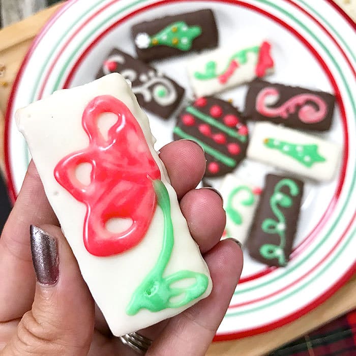 Create pretty cookie designs with simple line art