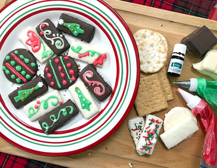 Make pretty Christmas art cookies - no-bake recipe