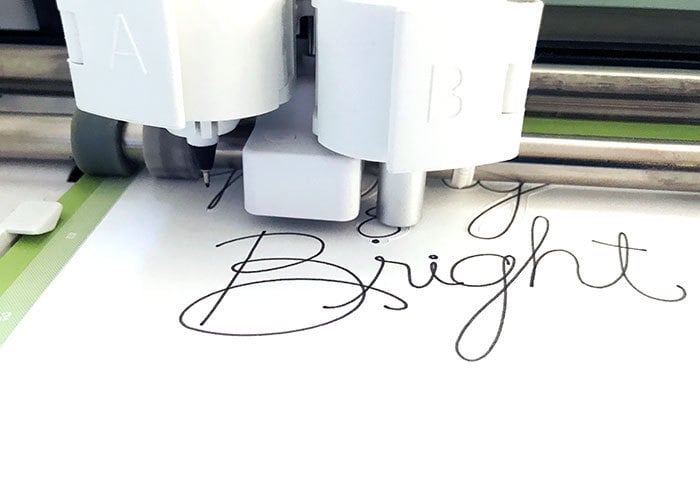 Drawing Christmas word art with your Cricut