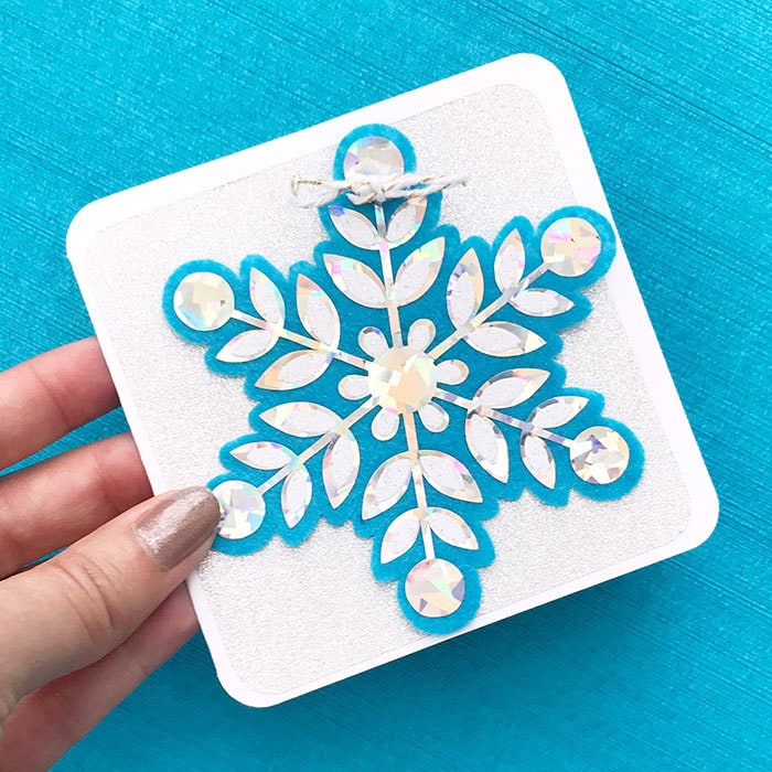 DIY Snowflake holiday card using your Cricut Machine - design by Jen Goode