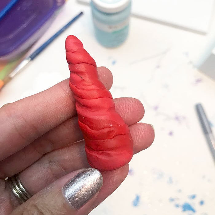 Make a unicorn horn with clay