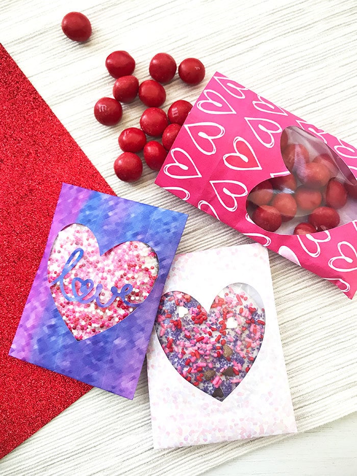DIY Valentine Mini Treat Bags you can make with your Cricut machine