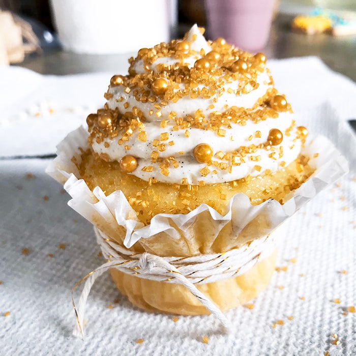 Make a cupcake fancy for your prom proposal