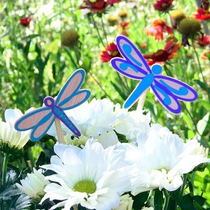 Make dragonfly garden art with wood and iron-on vinyl - Cricut project design by Jen Goode