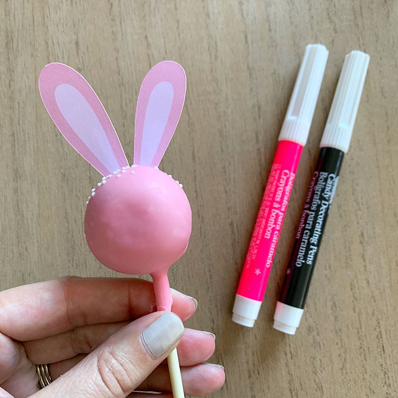 Make cute bunny cake pops for Easter - free SVG by Jen Goode
