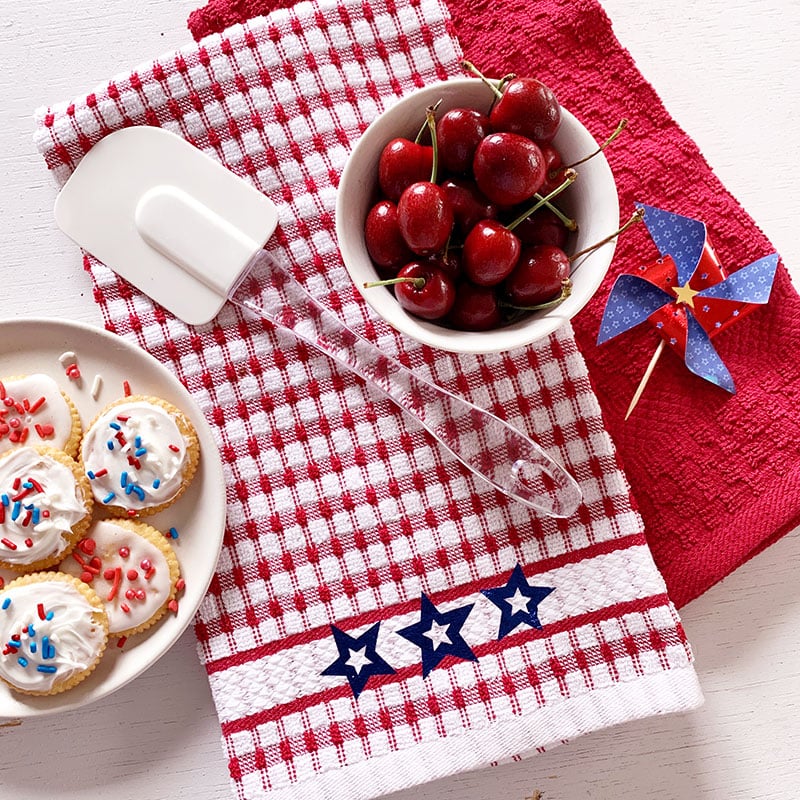 Easy DIY Patriotic Kitchen Towels designed by Jen Goode