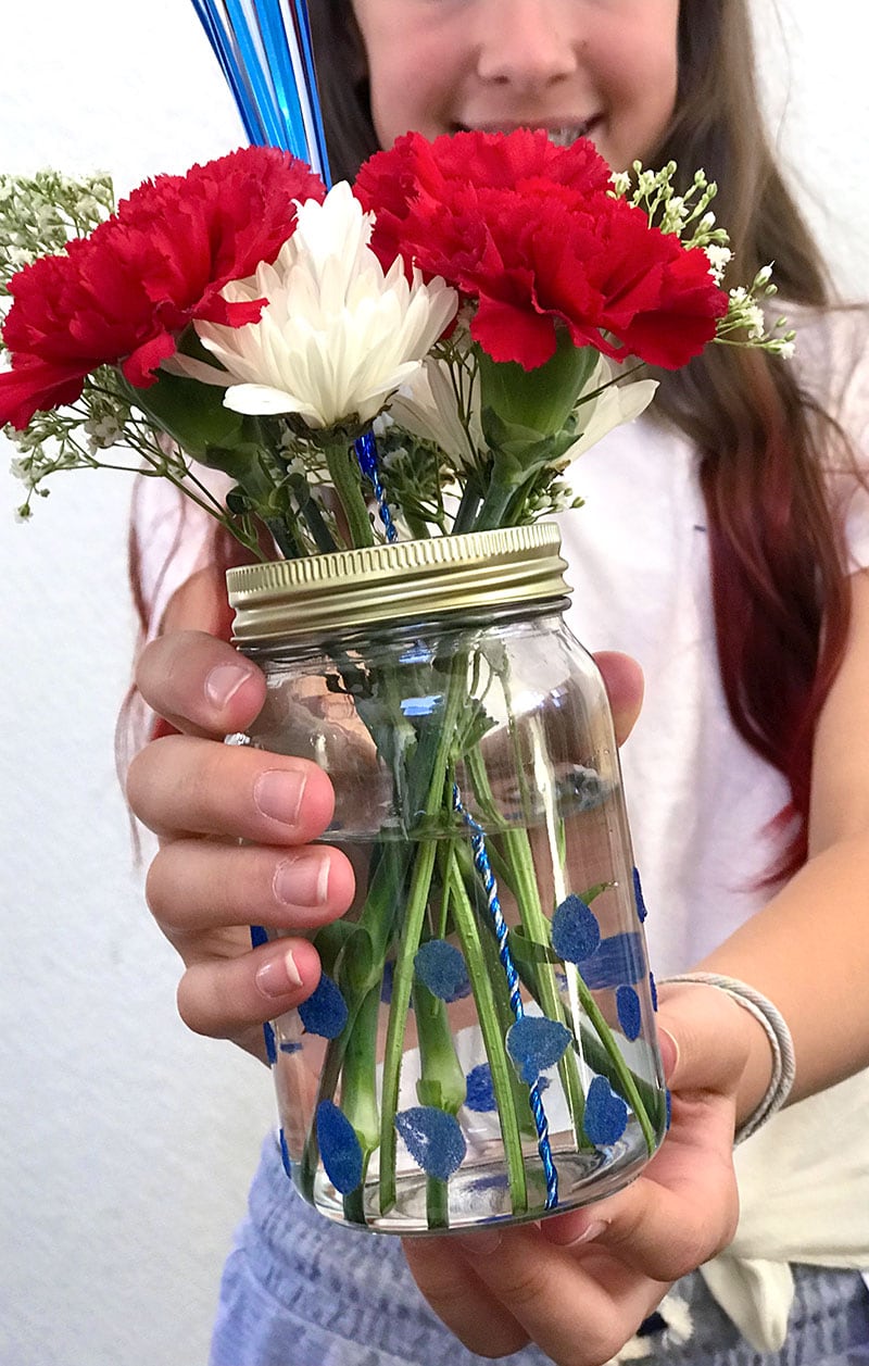 Making fun vases decorated with Crayola Play Sand