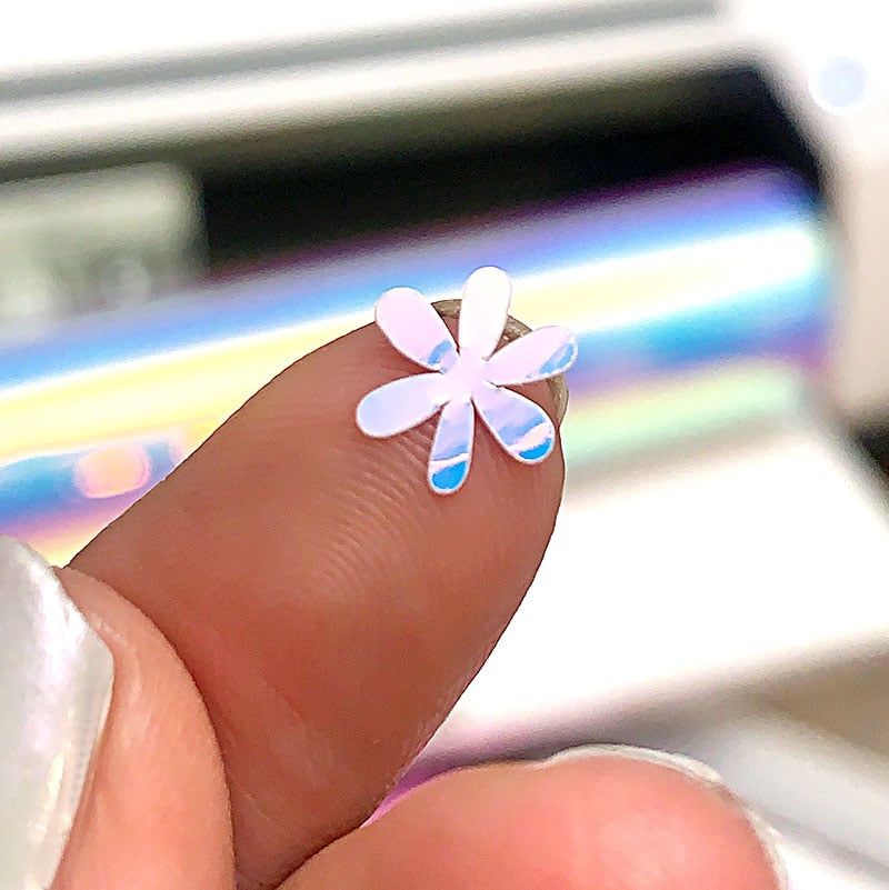 Cut tiny flowers with your Cricut