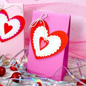 mini treat bags you can make for Valentine's Day with your Cricut