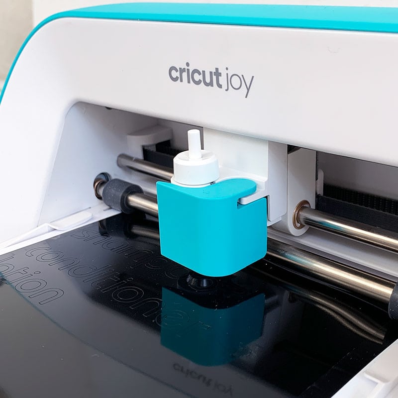 Cut vinyl with your Cricut