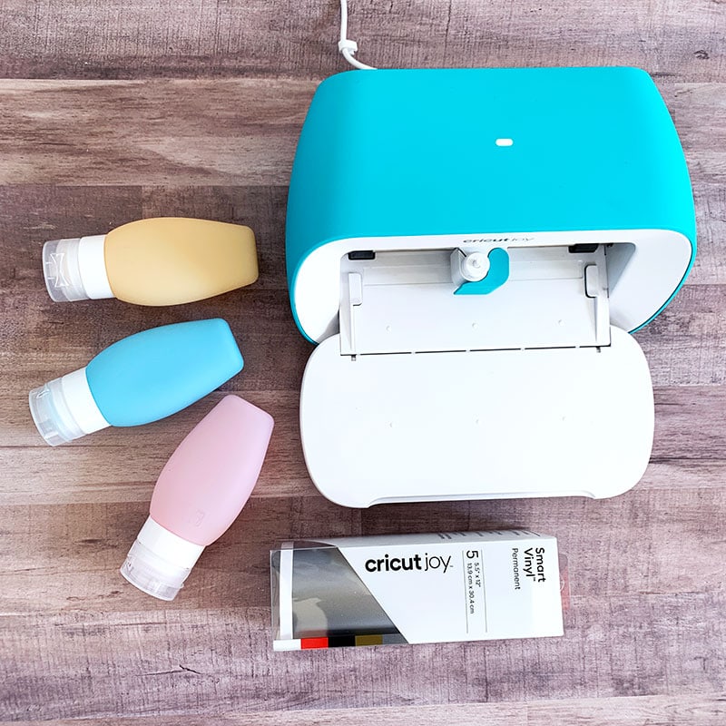 Label travel toiletry containers with your Cricut