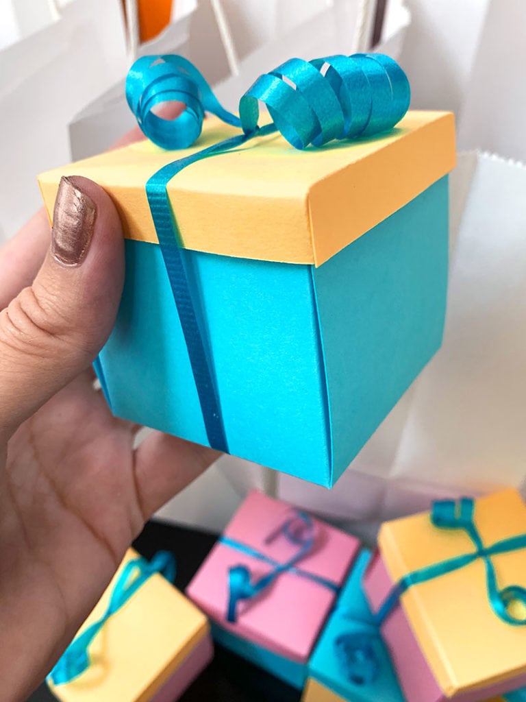 Make your own cupcake box with your Cricut - plus SVG design by Jen Goode