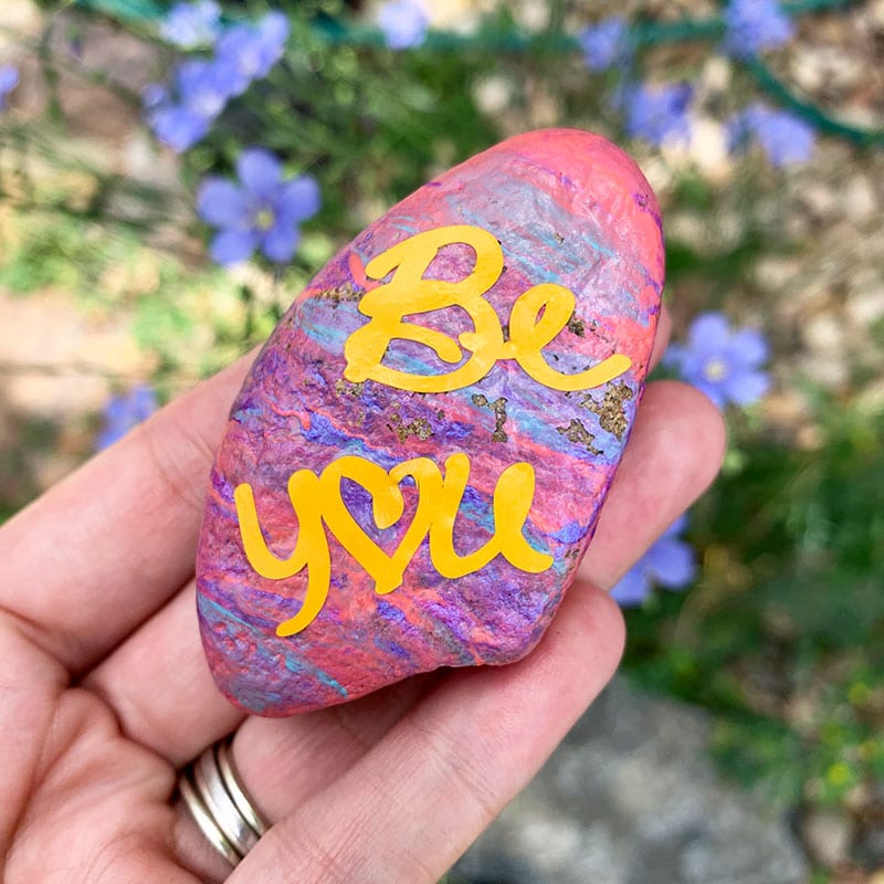 Make your own Word Art painted rock art craft with your Cricut - here's how