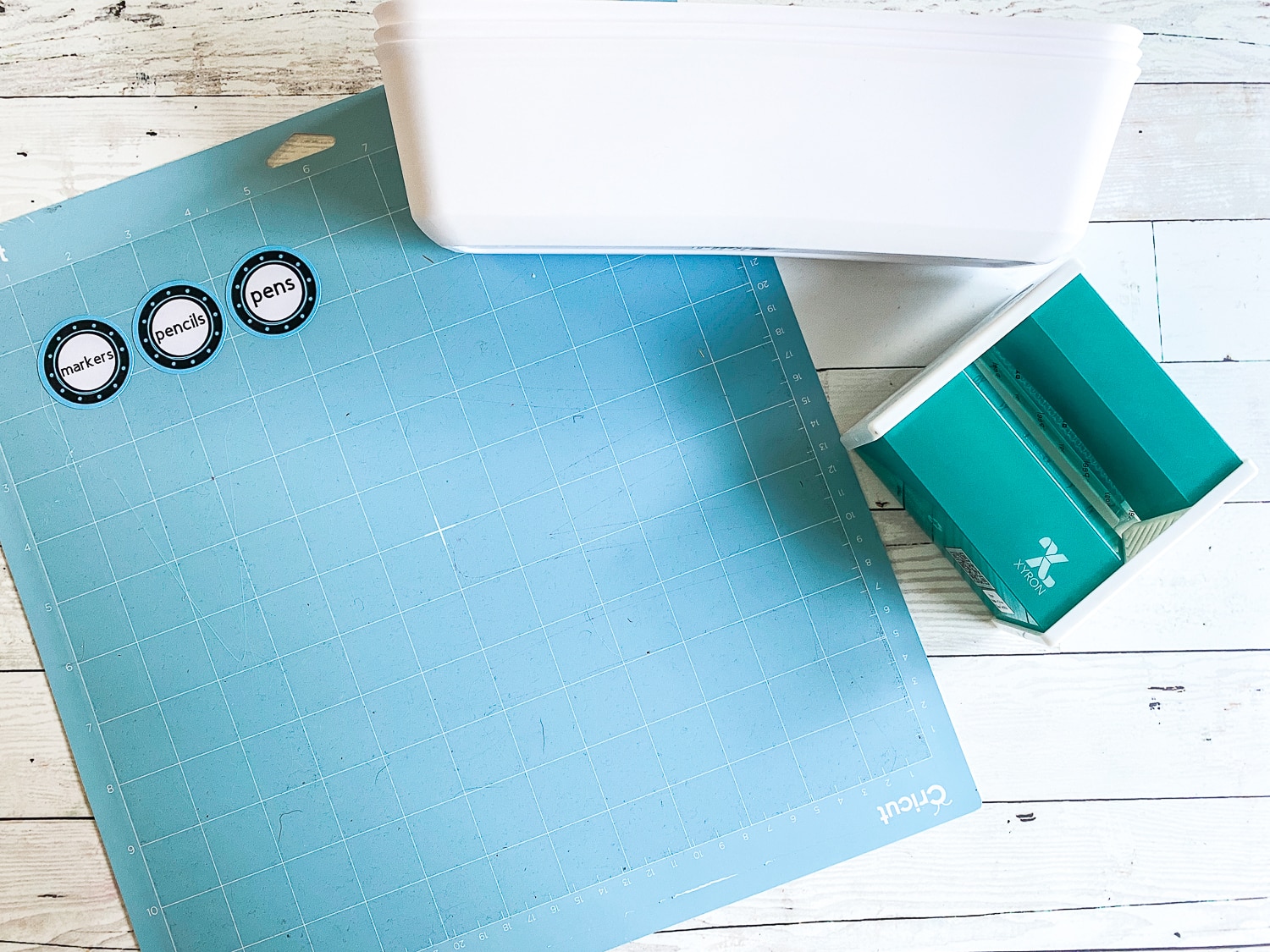 How to Make Back to School Organizing Labels with Your Cricut 100