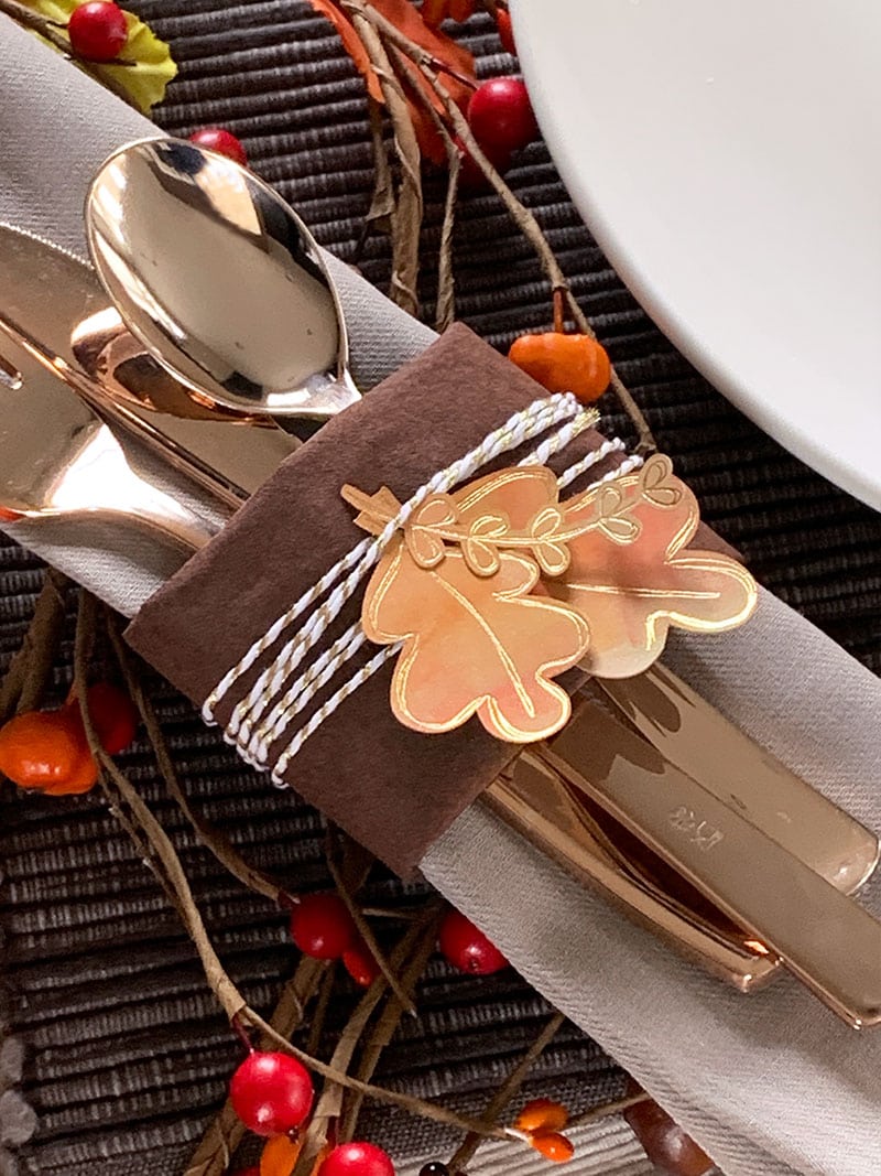 Create a pretty Fall leaf place setting with your Cricut and foil