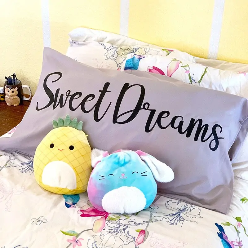 Make custom pillows with your Cricut machine