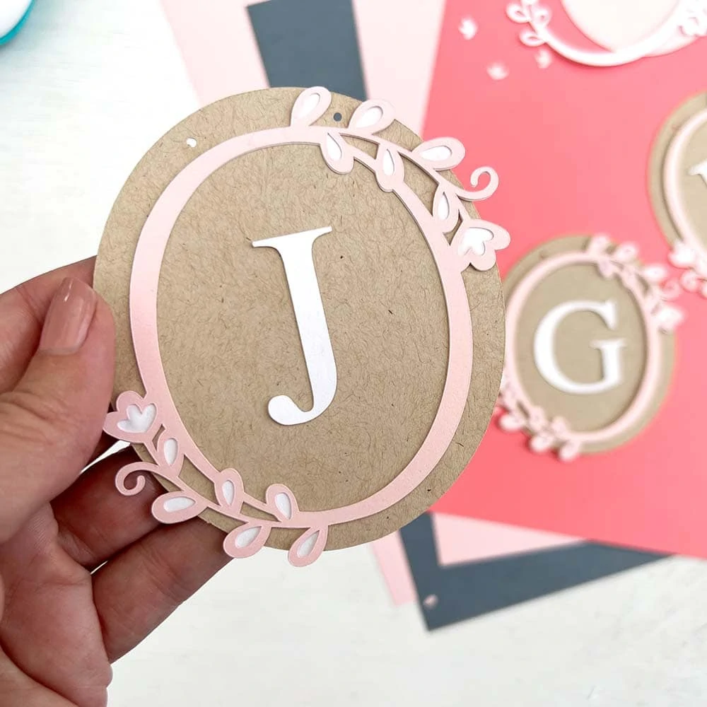 Make a pretty banner with your Cricut