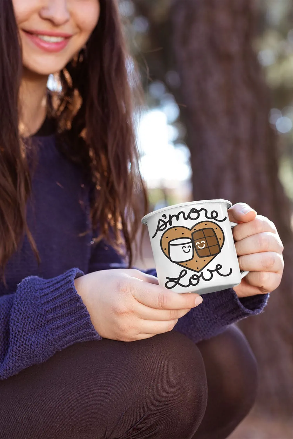 A camping mug featuring a S'mores SVG file designed by Jen Goode for your Cricut crafts