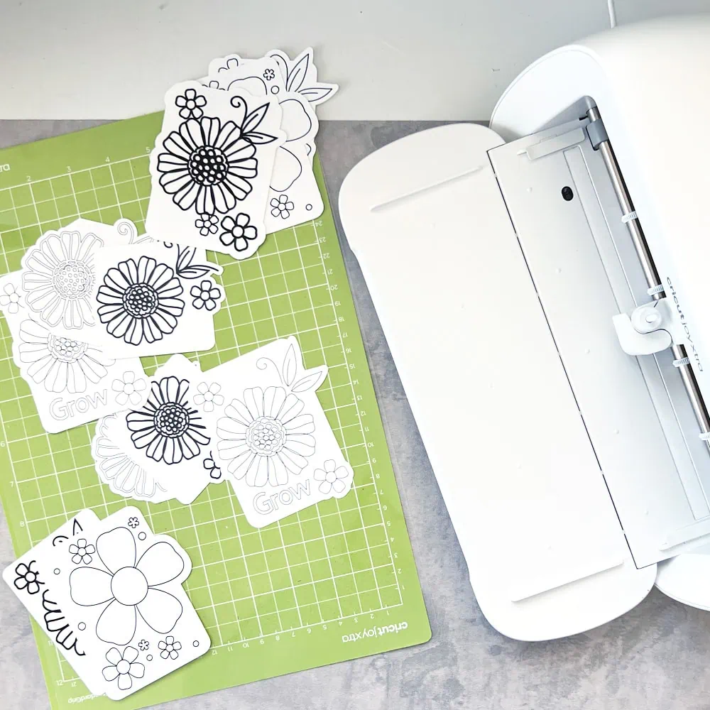 Mini coloring pages with Cricut - supplies