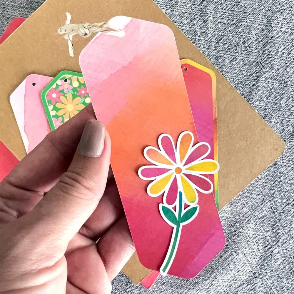 Make printable bookmarks in Cricut Design Space